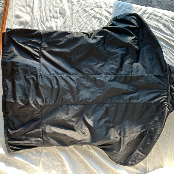 *RARE* excellent condition, sleeveless jacket from lululemon LAB size 6 - Picture 3 of 6